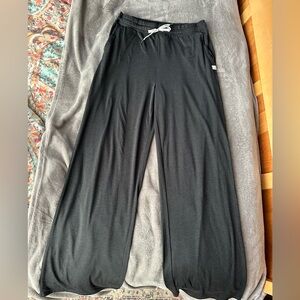 Vuori Halo Essential Wide Leg Pants